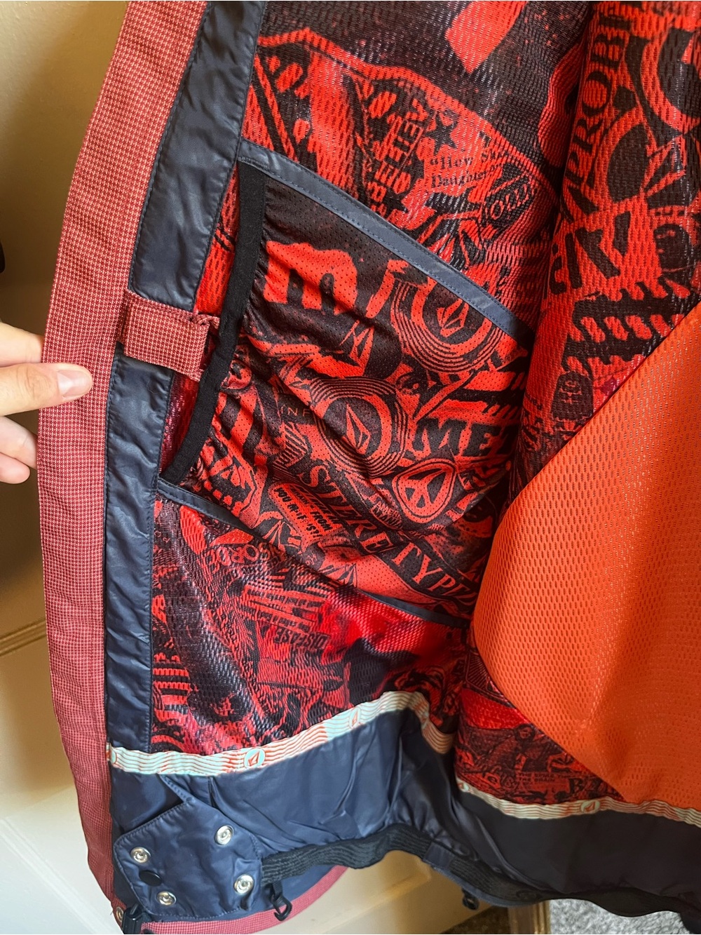Volcom Snow Jacket - Large - Picture 7 of 16
